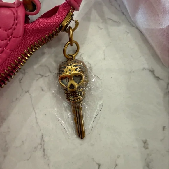 NWT Betsey Johnson hot Pink Skull Embossed Women's Bag with skeleton key - Picture 3 of 5